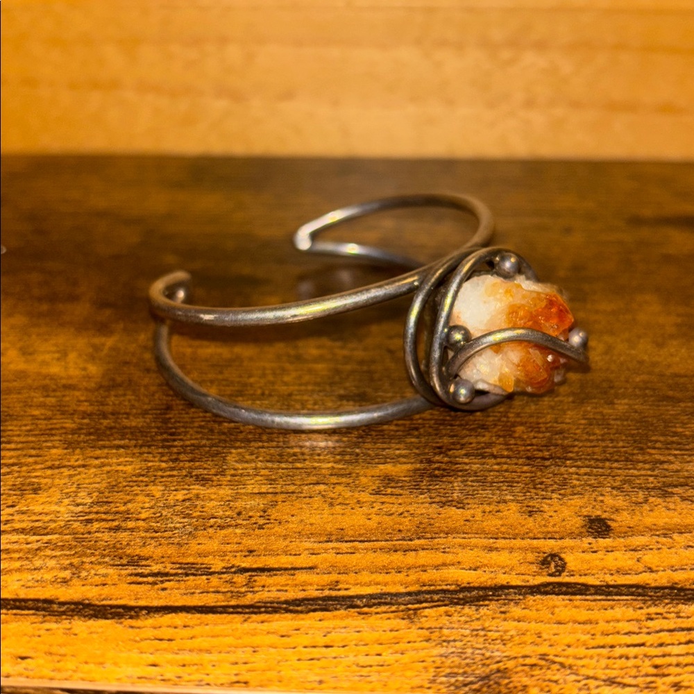 Beautiful bracelet with crystal inlay